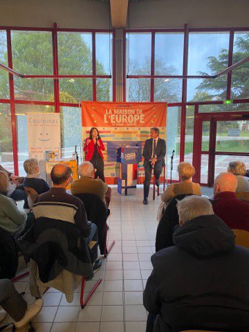 ch_rouillon's tweet photo. À Coulaines, excellent dialogue citoyen dans le cadre de la conférence sur le futur de l’Europe. Une occasion de parler de l’autonomie stratégique de l’Union européenne de façon approfondie et sans esprit politicien. Merci @AdinaRevol de @UEFrance🇪🇺! @EU_CoR #Cofue @EU_Commission https://t.co/RCoNodsGXG