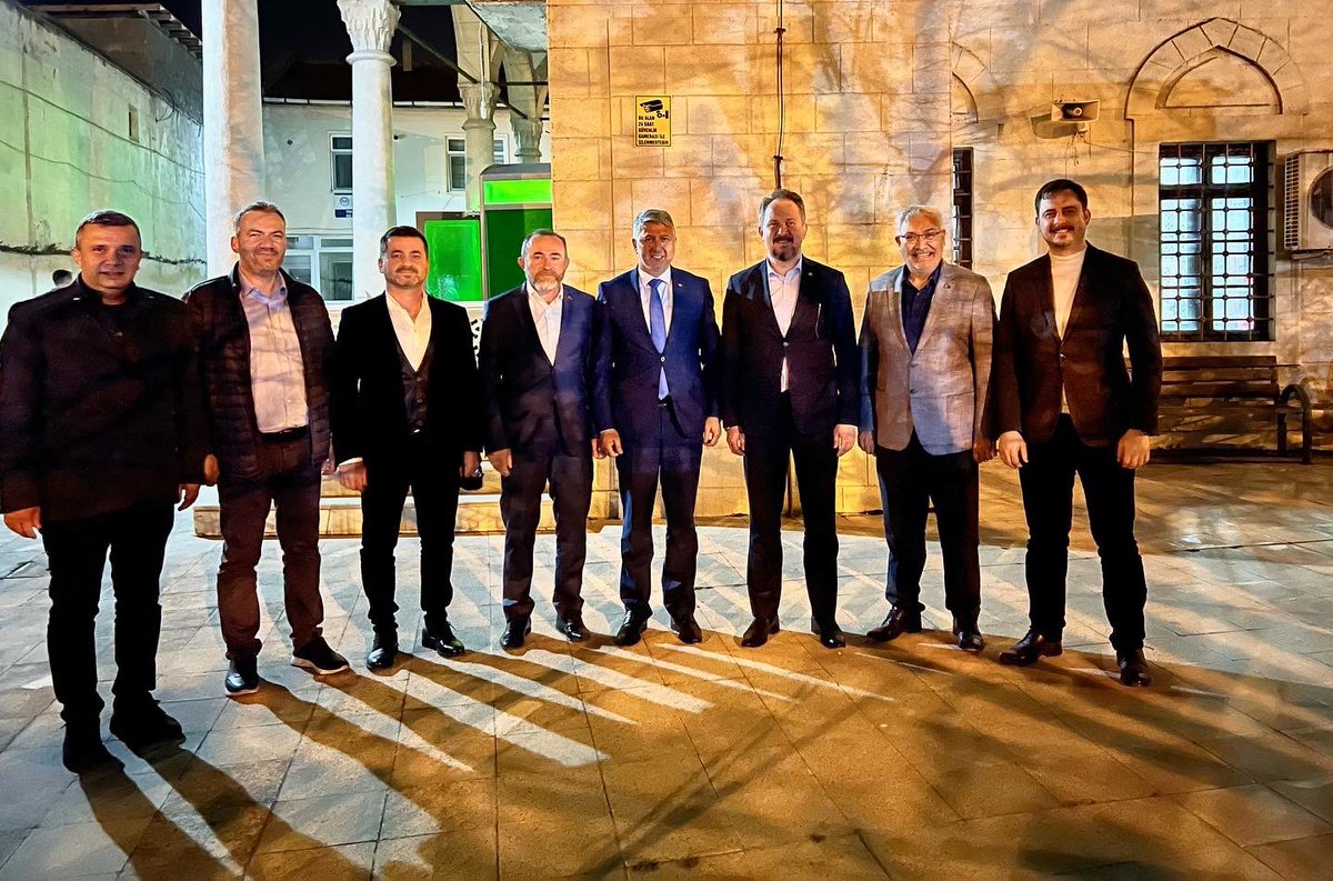 AknYILMAZ4's tweet photo. İki yıl aradan sonra İlk #teravimizi #Ergene ilçemizde #yeşiltepe mahallemizde #Tonguçlar camisinde il başkanımız #Mestan Özcan ve teşkilat mensuplarımızda birlikte kıldık.
Allah kabul eylesin Allah birliğimizi dirliğimizi beraberliğimizi bozmasın. https://t.co/DwRr99o0YR