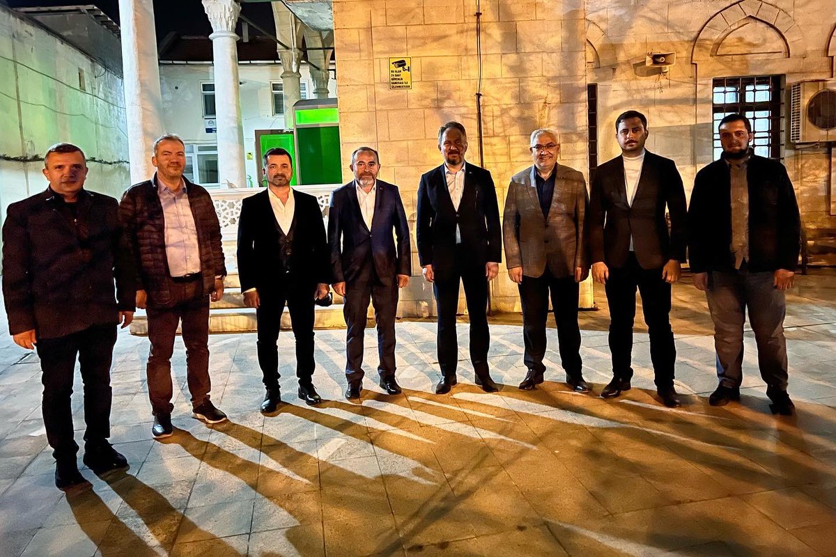 AknYILMAZ4's tweet photo. İki yıl aradan sonra İlk #teravimizi #Ergene ilçemizde #yeşiltepe mahallemizde #Tonguçlar camisinde il başkanımız #Mestan Özcan ve teşkilat mensuplarımızda birlikte kıldık.
Allah kabul eylesin Allah birliğimizi dirliğimizi beraberliğimizi bozmasın. https://t.co/DwRr99o0YR