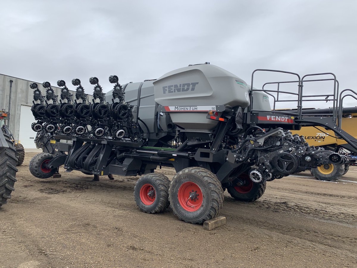 SamMillar_Ag's tweet photo. Good day in 2022 when your planter shows up ready to go with time to spare. #Fendt #PrecisionPlant https://t.co/xHiK0rmdf9
