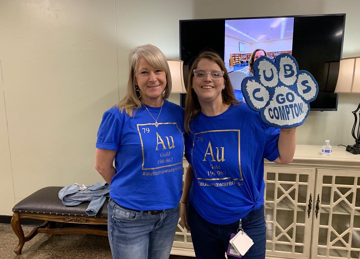Comptoncubs's tweet photo. Compton celebrates World Autism Day!! @CobbSchools @lairbeth1 @ACLittle23 #lovetolearnhere https://t.co/BcOKLMA5DD