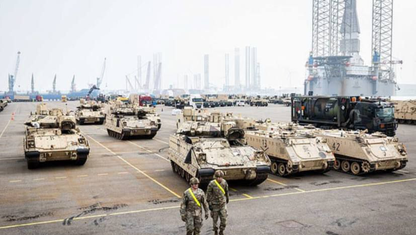 UK_REPT's tweet photo. 🇺🇸Us army vehicles arrive in the Dutch port of Vlissingen. https://t.co/D4qJ28sSRh