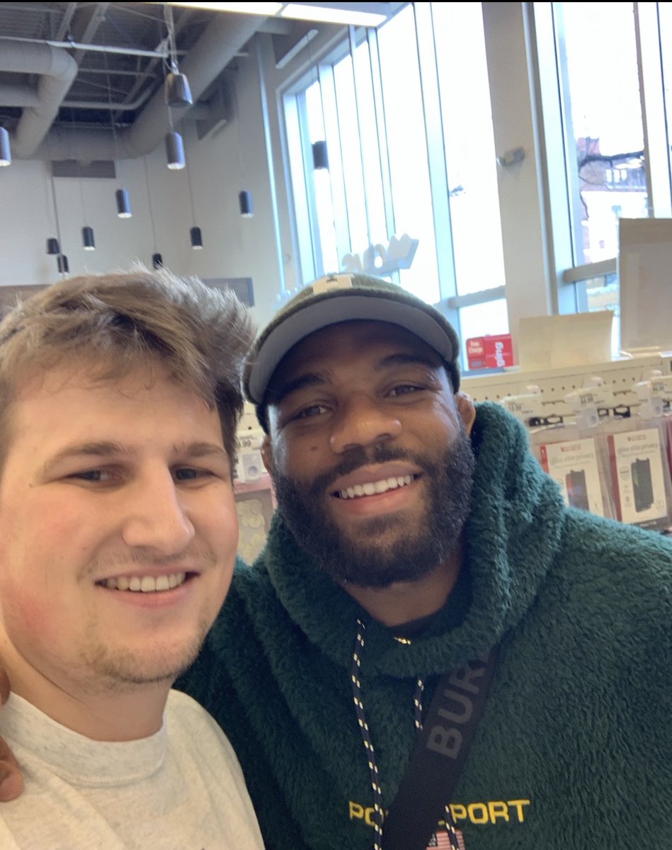Wbenedict7's tweet photo. Met the legend @alliseeisgold today https://t.co/bjUcEMmUbK