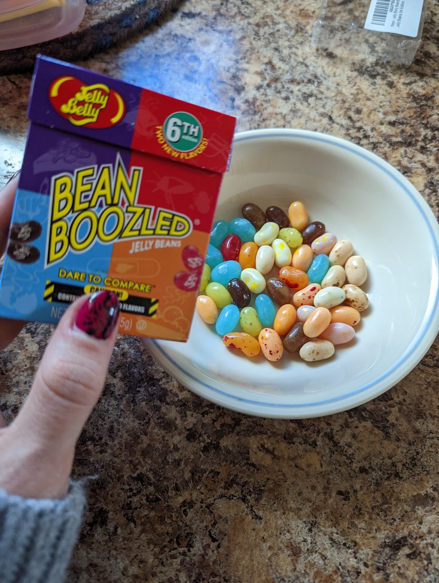 Wickedlilthang1's tweet photo. This day is dedicated to my little brother. May you get dead fish.
#beanboozled #aprilfoolsday #siblingwar don't eat my candy again sir. https://t.co/sBy2c7Ngz9