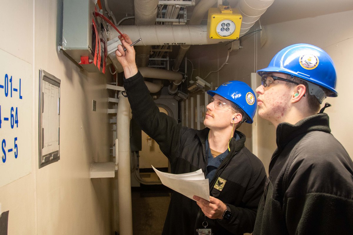 stennis74's tweet photo. The Stennis crew has had another busy week! Check out these awesome photos of Sailors and contractors our media team gathered. #Lookahead #Stayahead https://t.co/BWKcEpE7pm