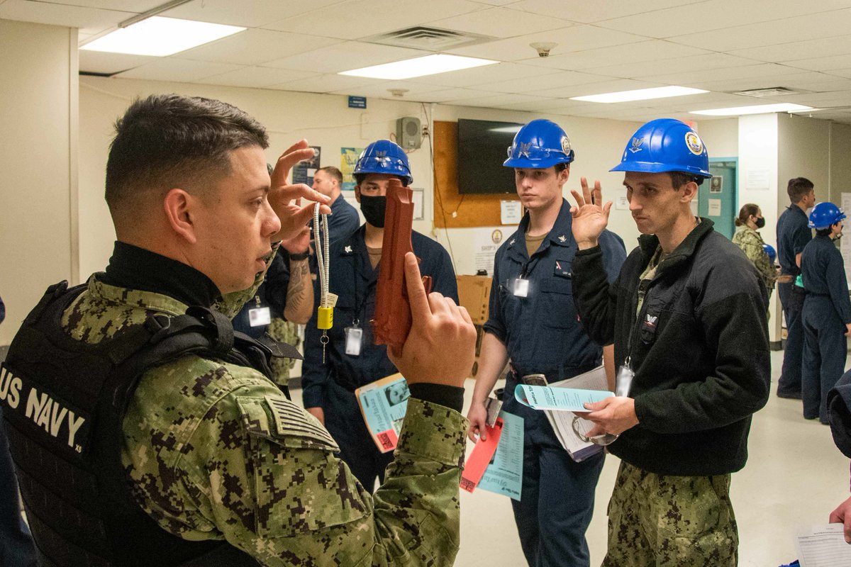 stennis74's tweet photo. The Stennis crew has had another busy week! Check out these awesome photos of Sailors and contractors our media team gathered. #Lookahead #Stayahead https://t.co/BWKcEpE7pm