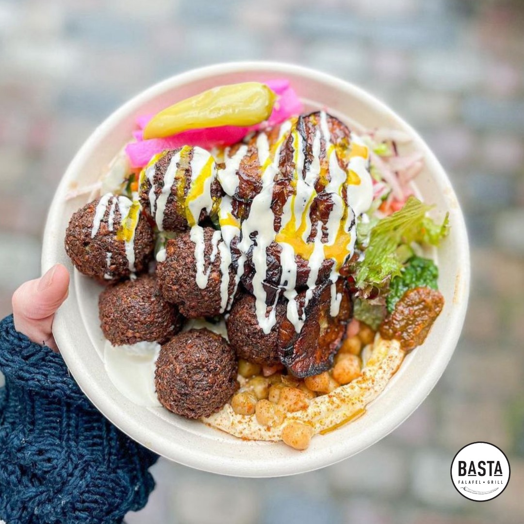 Happy Friday with our Falafel Bowl! 💚
📸 @isla_eats_out

#foodblog #foodie #instafood #foodlove #foodpornfood #eeeeeats #foodblogger #foodiedestinations #foodlover #foodstyling #eatrealfood #streetfood #middleeasternfood #londonfood #londoneats #camdenmarket #secretlondon