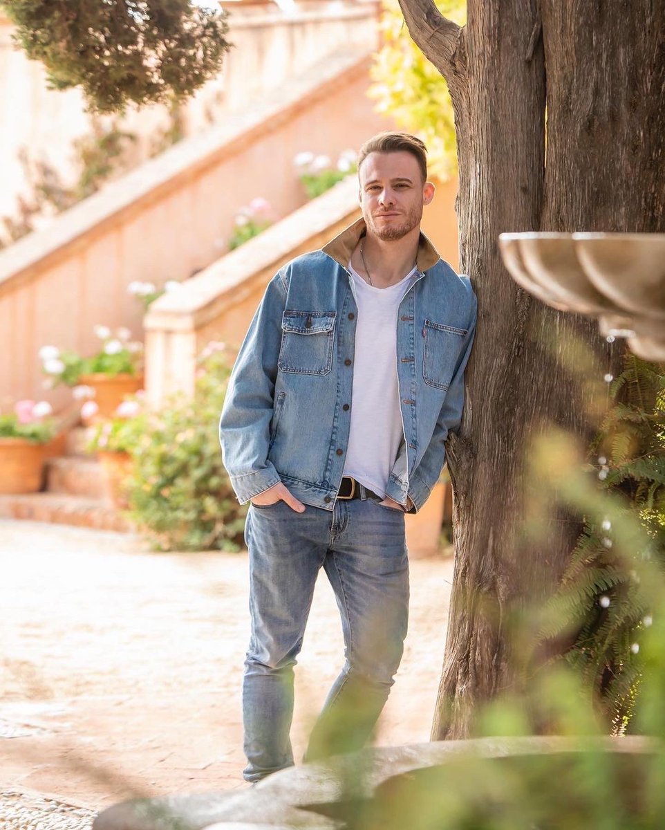 thebursinbrasil's tweet photo. 📸 @/hellomagazinsrbija
“A estrela das novelas turcas Kerem Bursin em entrevista exclusiva para o novo OLA! revela como se apaixonou pela atuação e pelo que está obcecado quando não está na frente da câmara
#HelloMagazin #KeremBursin”
.
#KeremBursin https://t.co/n3aBqbCcMB