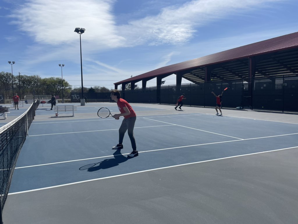 CardinalTennis1's tweet photo. Lots of good JV matches at the district tournament! #REDRED #TeamMelissa https://t.co/tY2KJzvHqj