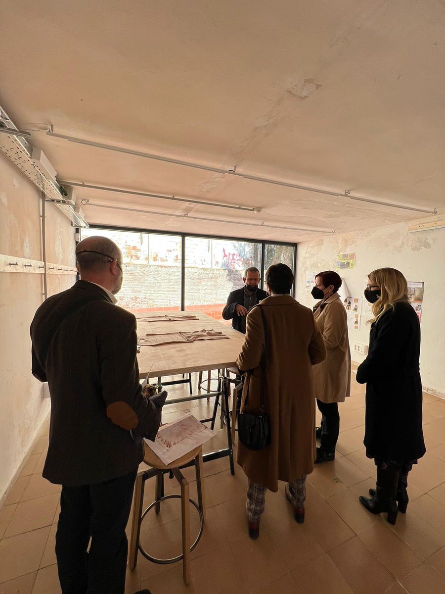 elsa_artadi's tweet photo. Amb la consellera @GemmaGeis, assistim a la inauguració oficial d'EINA Bosc, un nou espai transversal i interdisciplinari que amplia el programa pedagògic de l'Escola (@EinaBcn).

Aposta pel diàleg innovador del disseny amb l'art, amb la sostenibilitat i la transformació digital. https://t.co/4VgZ3fPluz