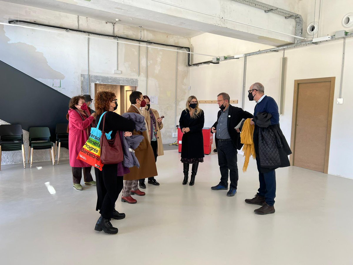 elsa_artadi's tweet photo. Amb la consellera @GemmaGeis, assistim a la inauguració oficial d'EINA Bosc, un nou espai transversal i interdisciplinari que amplia el programa pedagògic de l'Escola (@EinaBcn).

Aposta pel diàleg innovador del disseny amb l'art, amb la sostenibilitat i la transformació digital. https://t.co/4VgZ3fPluz