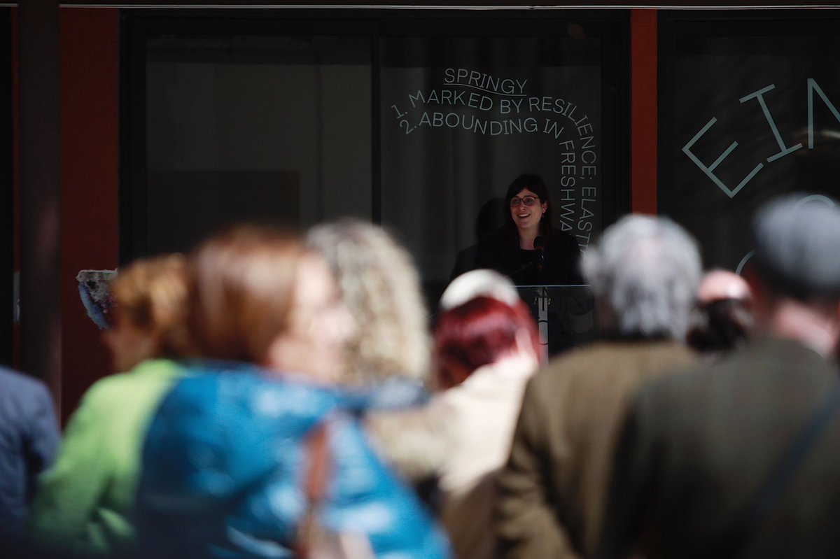 Amb la consellera <a href="/GemmaGeis/">Gemma Geis i Carreras 🎗</a>, assistim a la inauguració oficial d'EINA Bosc, un nou espai transversal i interdisciplinari que amplia el programa pedagògic de l'Escola (<a href="/EinaBcn/">Eina Barcelona</a>).

Aposta pel diàleg innovador del disseny amb l'art, amb la sostenibilitat i la transformació digital.