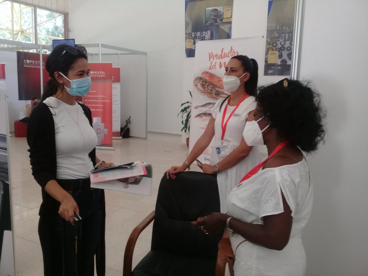 cometalcomunica's tweet photo. Visita stand de #Cometal en EXPOCUBA la Sra.Tahina Andrea Armas agregada comercial de la Embajada Bolivariana de Venezuela en Cuba.
#CubaVenezuela https://t.co/1hcN3WAQ3i
