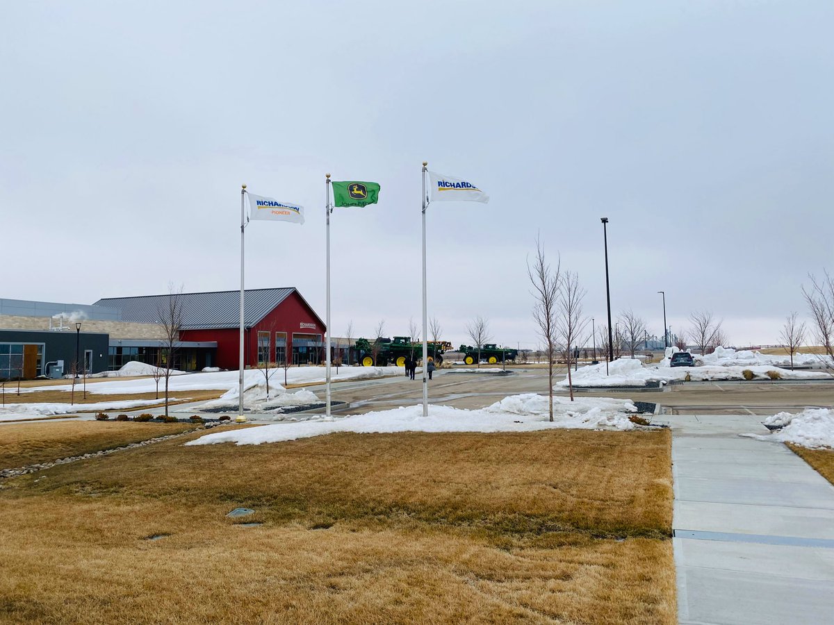 Richardson_Farm's tweet photo. Cool conditions and a power outage didn’t put a damper on this @SouthCountryEq sprayer training event held at Richardson Bennett Farm! Drool worthy, industry leading technology from @JohnDeere on display. #BennettFarm https://t.co/krDYqwCjwB
