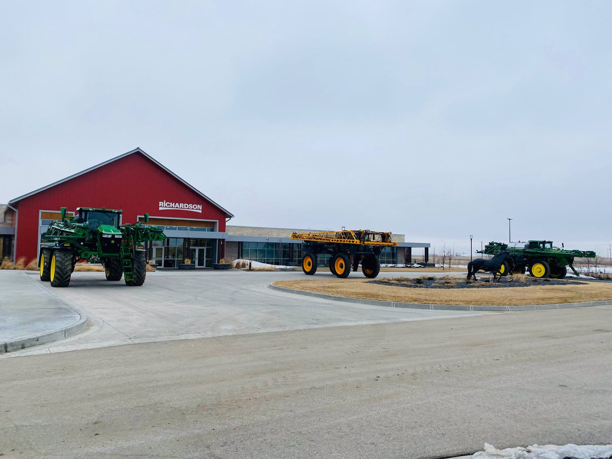 Richardson_Farm's tweet photo. Cool conditions and a power outage didn’t put a damper on this @SouthCountryEq sprayer training event held at Richardson Bennett Farm! Drool worthy, industry leading technology from @JohnDeere on display. #BennettFarm https://t.co/krDYqwCjwB