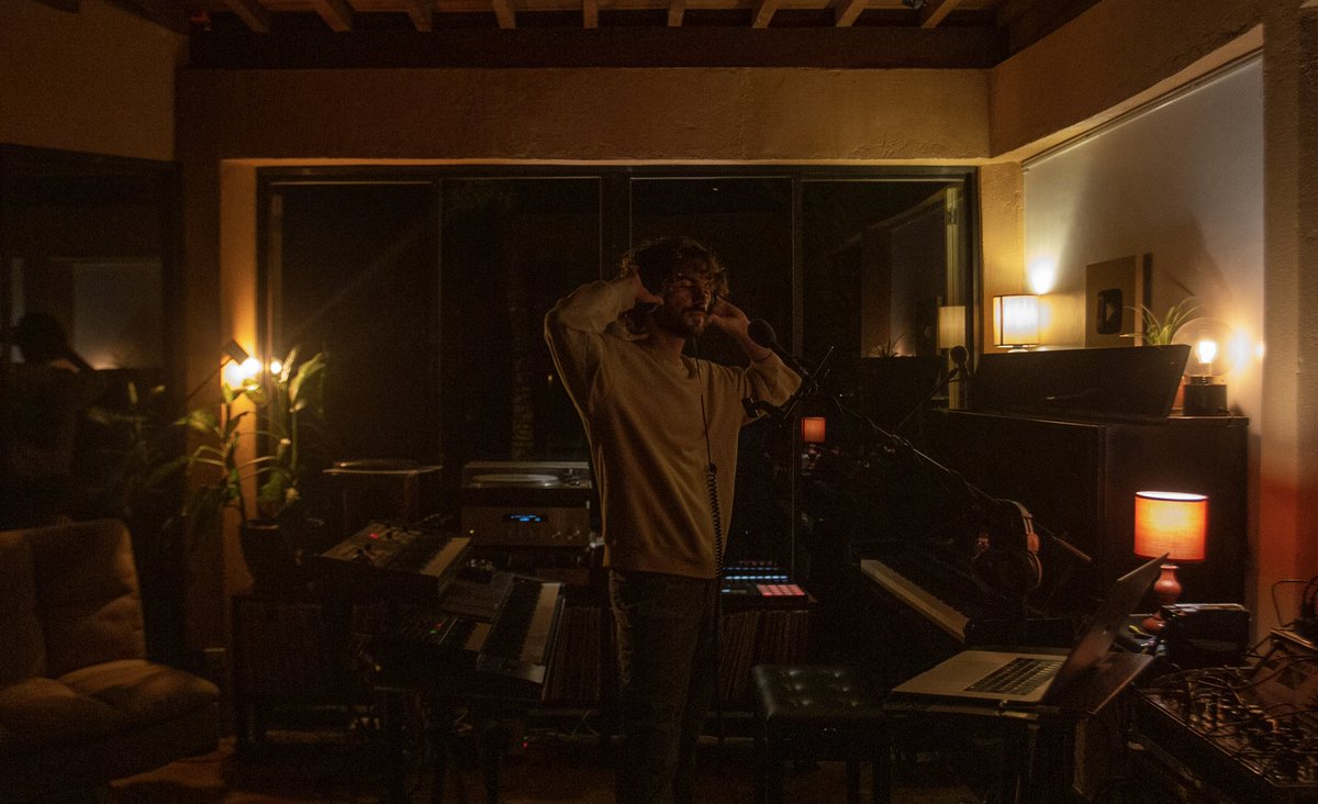 Fkjmusic's tweet photo. See u v soon 👀 time to share what’s been cookin in the playroom https://t.co/rdciDa4025