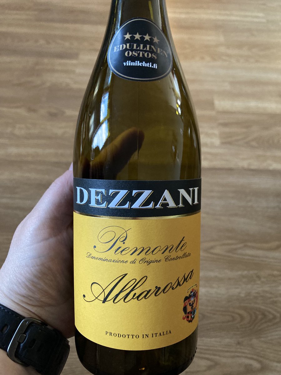 SarioTuula's tweet photo. Viinisuositus: #astrawines’in Dezzani Albarossa. Vaatii tunnin ilmoittumisen mutta on vaivan väärtti. Hinta vähän reilu  12€. https://t.co/iOiWFfICVl