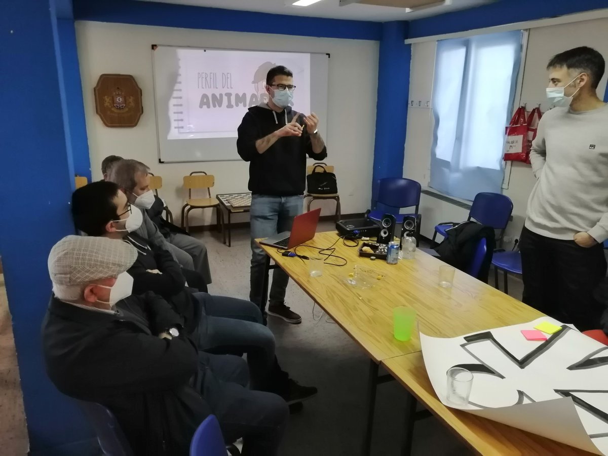 LaSalleInstituc's tweet photo. Hoy nos acompaña en la formación del equipo de animadores #ILSA_Grupos la Comunidad Pastoral de Betania #CPBetania.
Compartimos sobre nuestra manera de situarnos frente a los chicos y chicas cada semana. https://t.co/nltr0XDH6K
