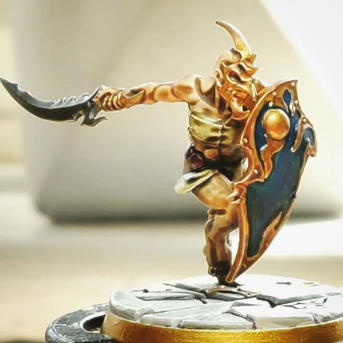 staticintheair's tweet photo. 🦉🔮 Tzeentch!! Possibly my favourite models to paint, a bunch of blue, gold and purple bird cultists! 🔮🦉

#painting #artwork #modelpainting #warhammer #miniaturepainting #art #horror #fantasyart #ageofsigmar #gamesworkshop #warhammerfantasy #miniature #Tzeentch #darkart #dark https://t.co/lcyPtBXcdm