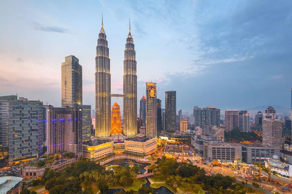 travelobiz's tweet photo. Malaysia Fully Reopens For International Tourists After 2 Years

#BorderReopen #InternationalFlights #InternationalTravel #KualaLumpur #Malaysia #QuarantineFreeTravel #Tourists

https://t.co/ZVCyjl5eRg https://t.co/V4G0msHhGw