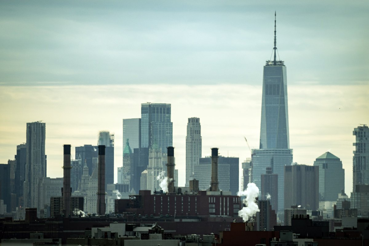 NYCMayorsOffice's tweet image. REMINDER ⬇️

An Air Quality Health Advisory is in effect for NYC today. People with breathing or respiratory issues should avoid prolonged outdoor activities due to ozone levels.

More information about air quality: on.nyc.gov/air