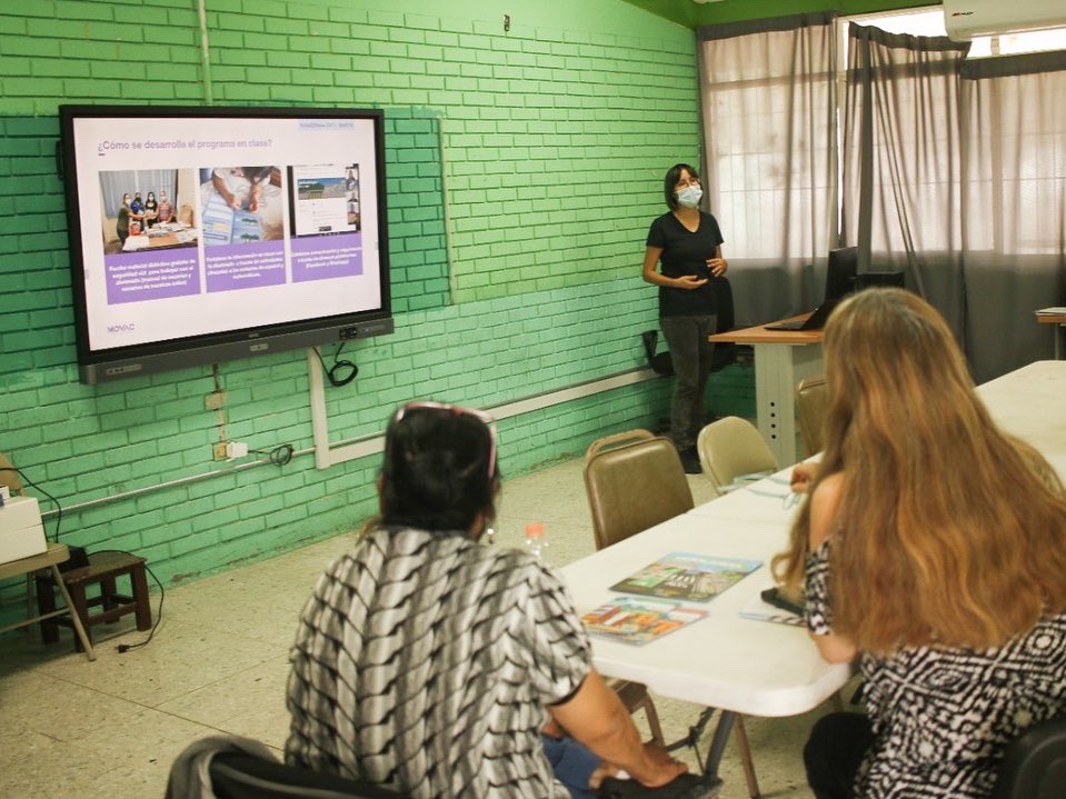 MovacNL's tweet photo. Estos días visitamos 6 planteles de San Nicolás para capacitar a las y los maestros que formarán parte del programa Zona Escolar Segura. 🚲🚶‍♂️🚦🚸 https://t.co/qkWNSPHvvl