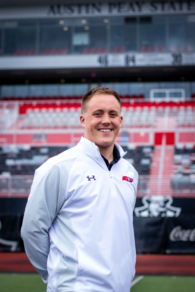 Happy birthday to <a href="/GovsFB/">Austin Peay Football</a> Defensive Quality Control Coach Austin Cordova! 🎂🎩

#TheChase || #FTB