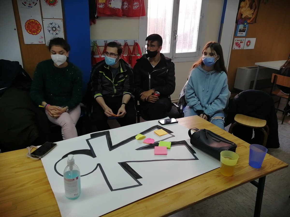 LaSalleInstituc's tweet photo. Hoy nos acompaña en la formación del equipo de animadores #ILSA_Grupos la Comunidad Pastoral de Betania #CPBetania.
Compartimos sobre nuestra manera de situarnos frente a los chicos y chicas cada semana. https://t.co/nltr0XDH6K