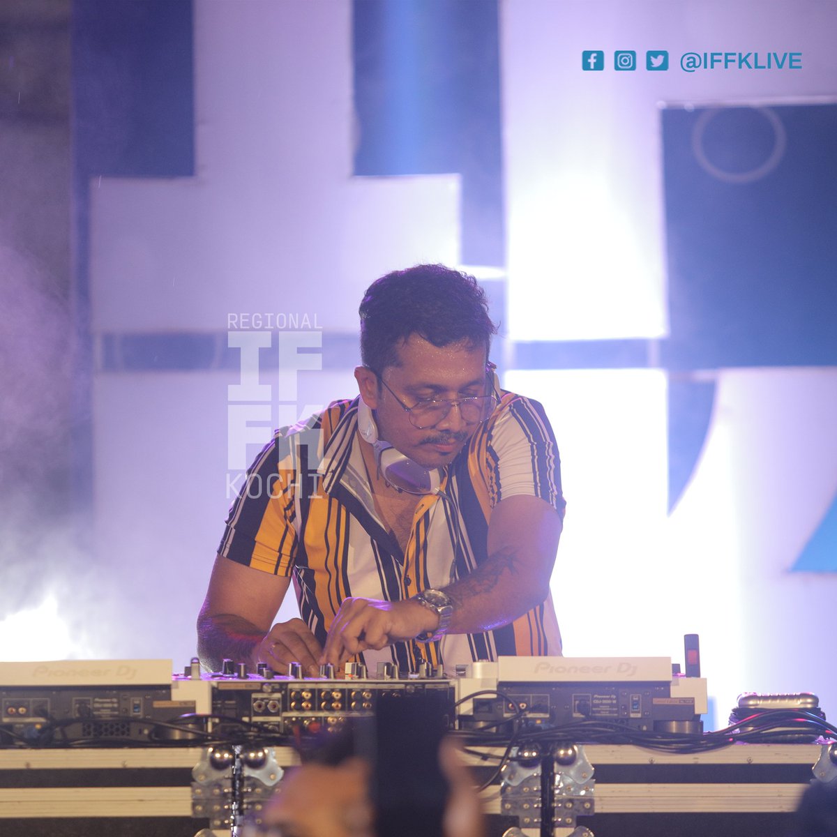 iffklive's tweet photo. The⚡ thunderstruck! The incredible @djsavyomusic electrifying #RIFFK Kochi! 🥳
#kochi #riffkkochi #djsavyo #delegate #peopleatiffk #filmfestival @AjoyChandran https://t.co/oV9NKDzpeU