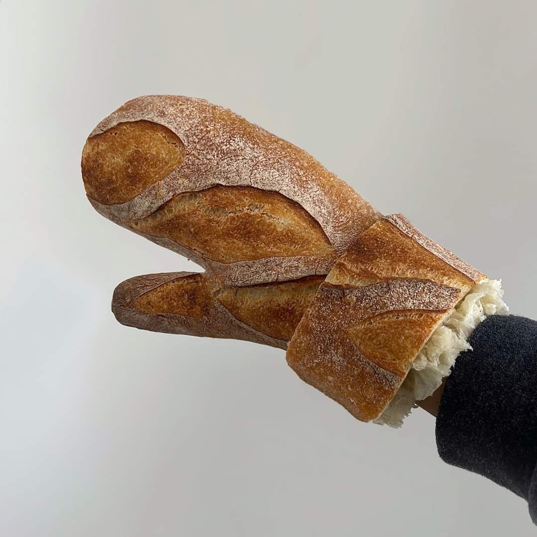 GeekLibrarian2's tweet photo. @MatPatGT King Arthur Flour seems to be making headway on the whole bread-gloves thing. https://t.co/UBSYMJE2ew