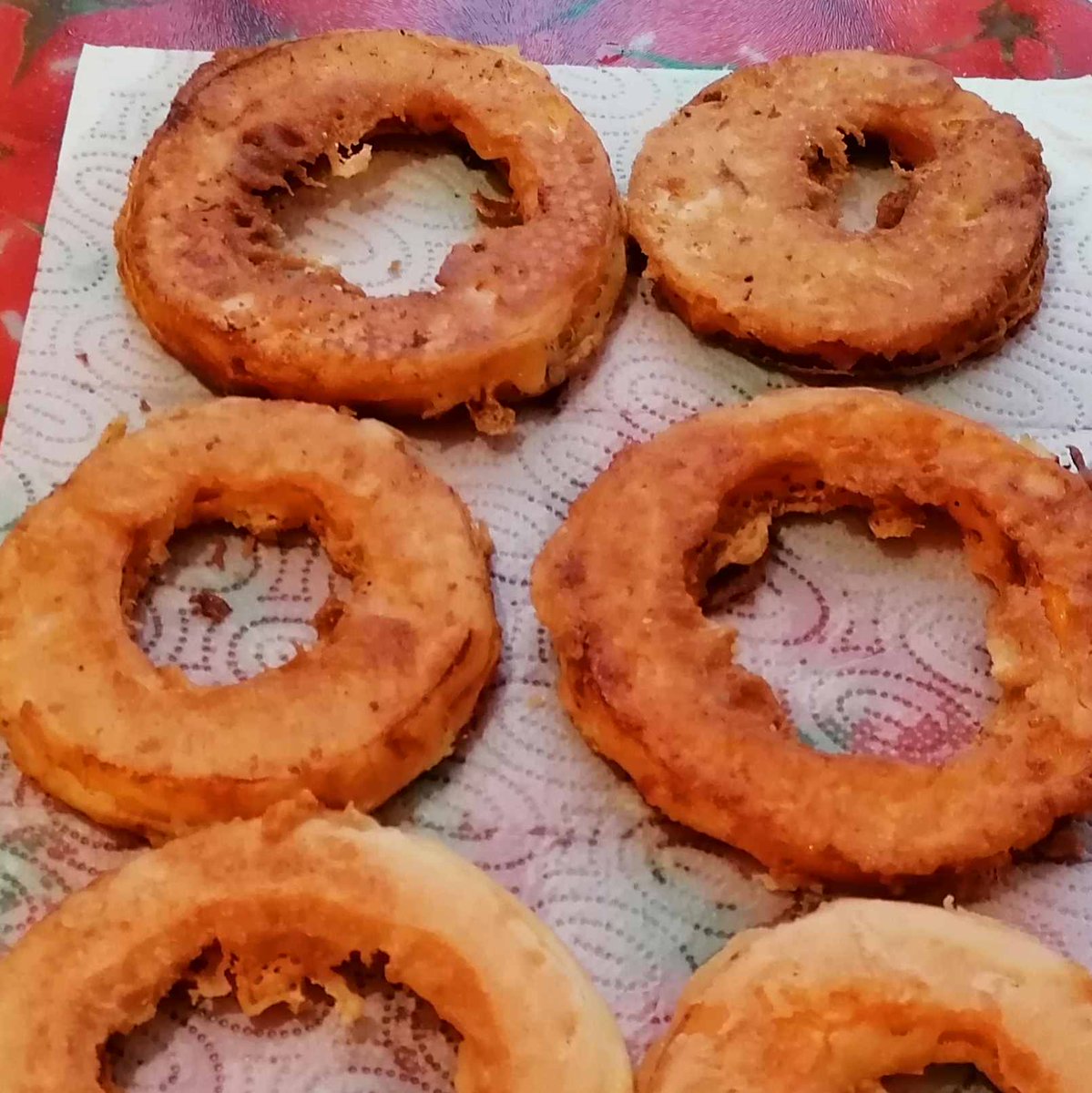 MikeKocht's tweet photo. Eh fast schon #Schnitzel #Twooking am #FF reitag. Aber mit Loch! *gggg*
#Kürbis (#Butternuss) in #Bierteig gebacken
Dazu #Erdäpfelsalat (#Kartoffelsalat)
https://t.co/UyfUjsTKHF https://t.co/MCx665OqjS