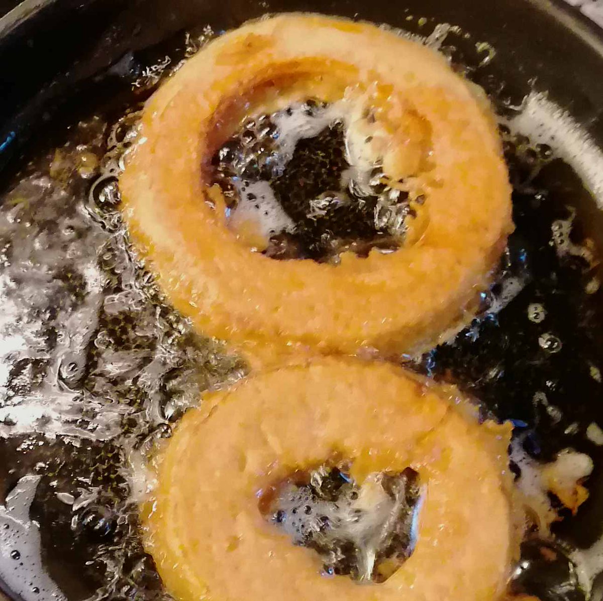 MikeKocht's tweet photo. Eh fast schon #Schnitzel #Twooking am #FF reitag. Aber mit Loch! *gggg*
#Kürbis (#Butternuss) in #Bierteig gebacken
Dazu #Erdäpfelsalat (#Kartoffelsalat)
https://t.co/UyfUjsTKHF https://t.co/MCx665OqjS