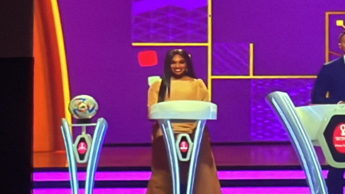 AlfonsinaBorge2's tweet photo. Que hace una mujer en el evento de la Copa Mundial la verdad solo sirve de adorno.¡Mujeres de vuelta a la cocina ! #mujeressinderecho https://t.co/aBCyjjFMhb