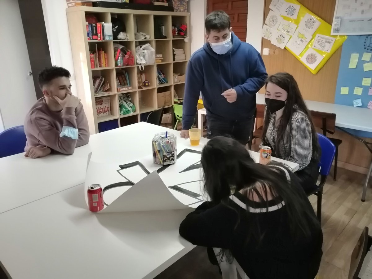 LaSalleInstituc's tweet photo. Hoy nos acompaña en la formación del equipo de animadores #ILSA_Grupos la Comunidad Pastoral de Betania #CPBetania.
Compartimos sobre nuestra manera de situarnos frente a los chicos y chicas cada semana. https://t.co/nltr0XDH6K