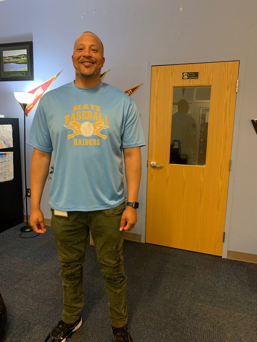 TamickaJones15's tweet photo. World Autism Day is tomorrow, but Mays High School went Blue today on our last day before Spring Break! https://t.co/DJD3VRBOjR