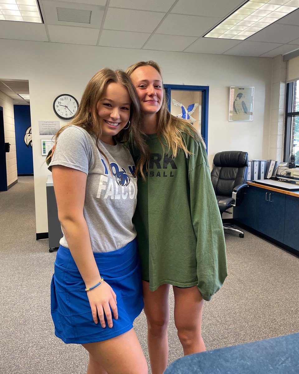 YHS_2024's tweet photo. Happy Spirit Day and Spring Break!!!!💙🤍 https://t.co/QWu4MUOrEr