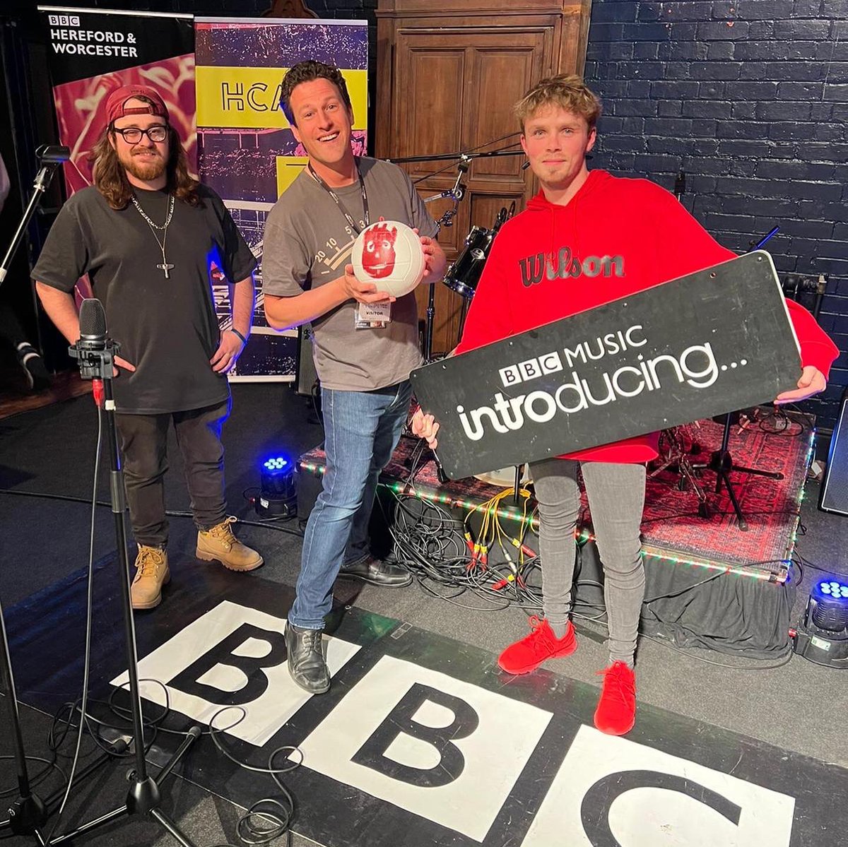 itsgeorgewilson's tweet photo. So excited … played for @bbcintroducing @bbchw yesterday … all new material with the one and only @zigg241 ! Our show gets broadcast tomorrow evening 4-8pm, thank you so much for having me @DJAndrewMarston @ChloeMogg 🙏🏻🔥 #GLASTONBURY #WILSON #bbcintroducing https://t.co/rKp6cCutbN