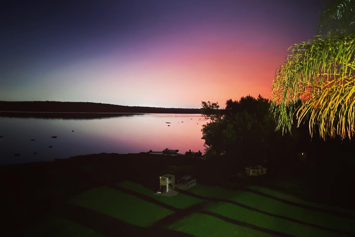 Enjoying beautiful sunsets 

#iPhone13ProMax 
#sunsetphotography 
#sunsetinafeica