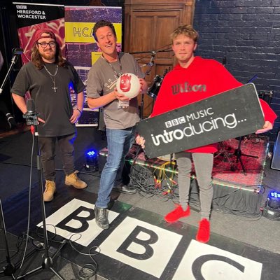 itsgeorgewilson's tweet photo. #NewProfilePic https://t.co/6DBpI6lmaH