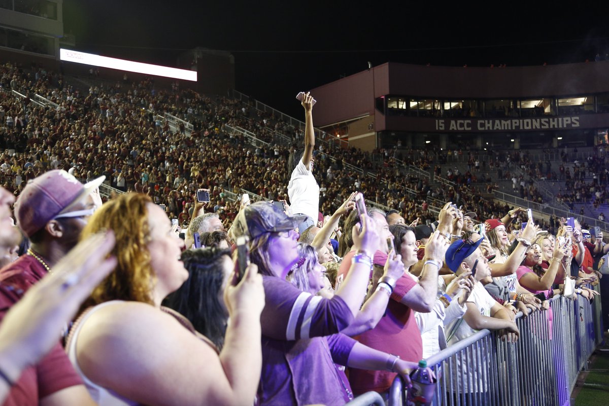 DoakAfterDark's tweet photo. 🗣  𝗢𝗡𝗘 𝗪𝗘𝗘𝗞!

Enjoy @janson_chris's show with the best seats in the house by purchasing a field pass for only $20!

🎟: https://t.co/ZzuslG6Kn6 https://t.co/av2cVIIyD1