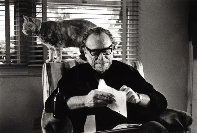 'İnsanların seni en çok sevdiği zaman, onların işine en çok yaradığın zamandır.' - Charles Bukowski