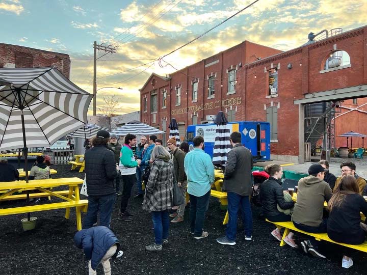 riverwardsdems's tweet photo. A few moments from our RAD meet-up last week at Philadelphia Brewing Company. #goodtimes #riverwardsdems https://t.co/CfEVVXpVkp
