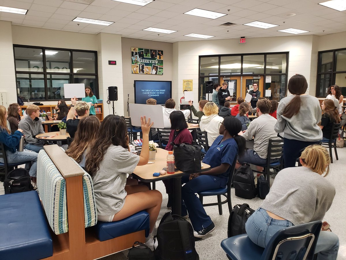 ms_greencvhs's tweet photo. 🌟 March Rho Kappa Trivia was a huge success!! Thanks to everyone who participated and the awesome committee that put it all together! Special shout out to the media center for hosting!! @NanLanford @thelibraryanne #cvhsmediacenter @grizzlyrhokappa https://t.co/VNpDOk2dVw