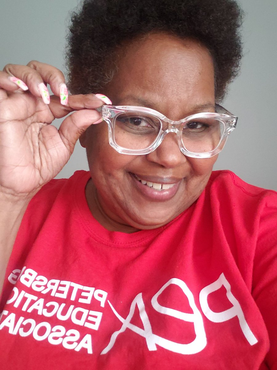 GeekyItrt's tweet photo. Let's go‼️@VEA4Kids Day 2 #VEAConvention22 #ourvoiceourunion #ourpower #VEAstrong 💪🏾 #hybrid #virtual #teacherlife #geekpost https://t.co/hCVktbXfYO