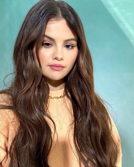 taylenafanatic's tweet photo. i hope Selena is attending the Grammy’s https://t.co/Vl04gI8kAv