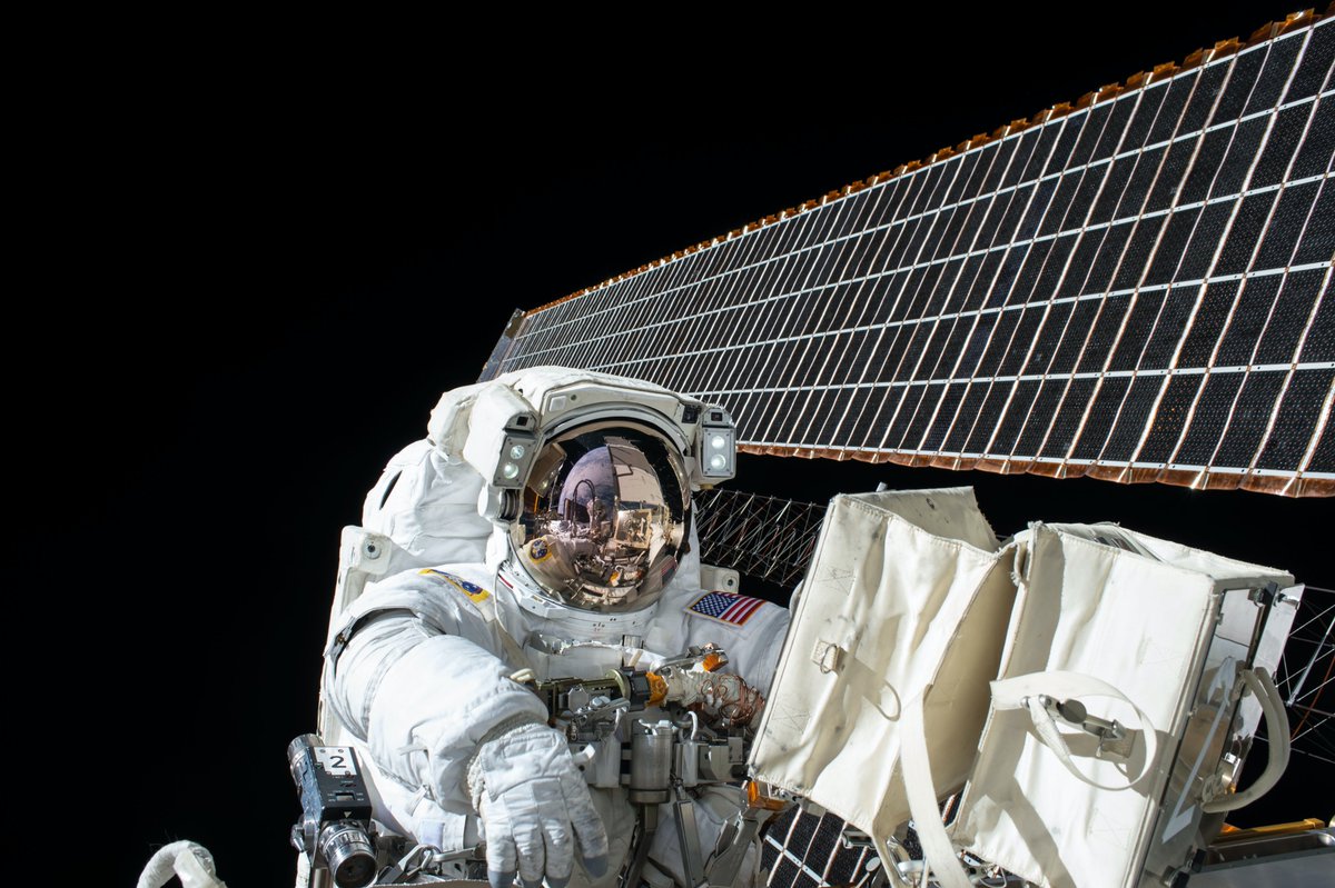 MitraAzizirad's tweet photo. As sustainable food production becomes critical to our future on earth, space could provide a solution. Fascinating article from @BernardMarr on the potential of #agriculture and #biotechnology in #space. https://t.co/Cq9XikuQi5 https://t.co/kEGFqextHN