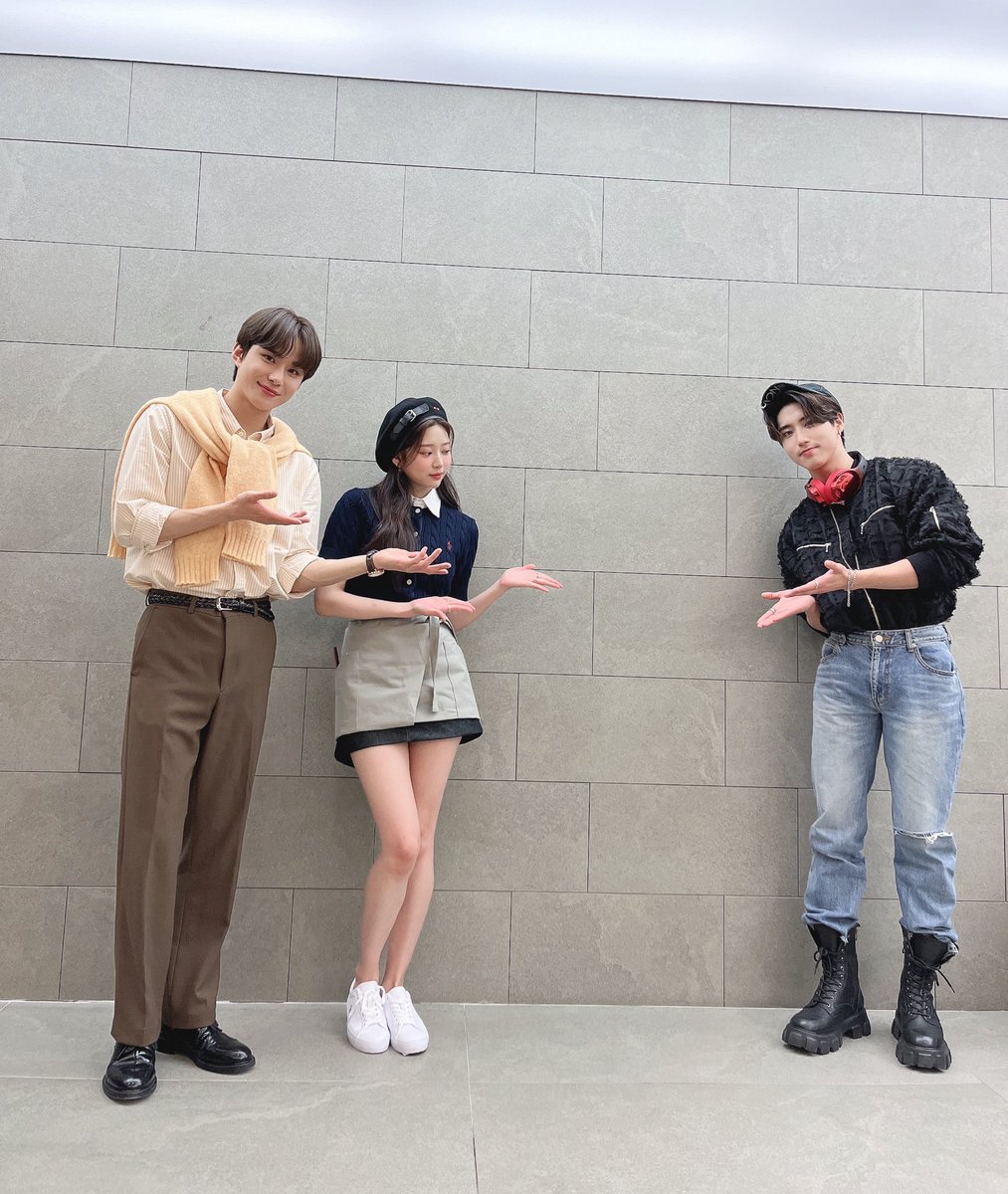 kiminjow's tweet photo. Last week our MuCore with me and Jongwuu ssi get a special partner. And we become ✨MANIAC✨ with him w(°ｏ°)w
Yeahh it's han jisung ssi~ and we still get the space for our lee know ssi (◍•ᴗ•◍)❤ #⃟김민주ᵁᵖᵈᵃᵗᵉ https://t.co/SkH75B1qVU