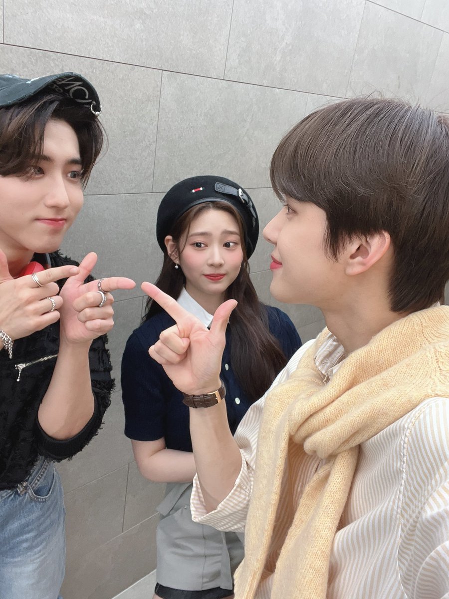 kiminjow's tweet photo. Last week our MuCore with me and Jongwuu ssi get a special partner. And we become ✨MANIAC✨ with him w(°ｏ°)w
Yeahh it's han jisung ssi~ and we still get the space for our lee know ssi (◍•ᴗ•◍)❤ #⃟김민주ᵁᵖᵈᵃᵗᵉ https://t.co/SkH75B1qVU