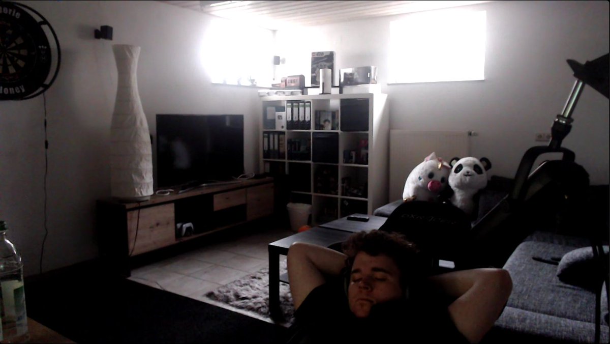 datReen's tweet image. hey magonius wie findest du den film bisher?