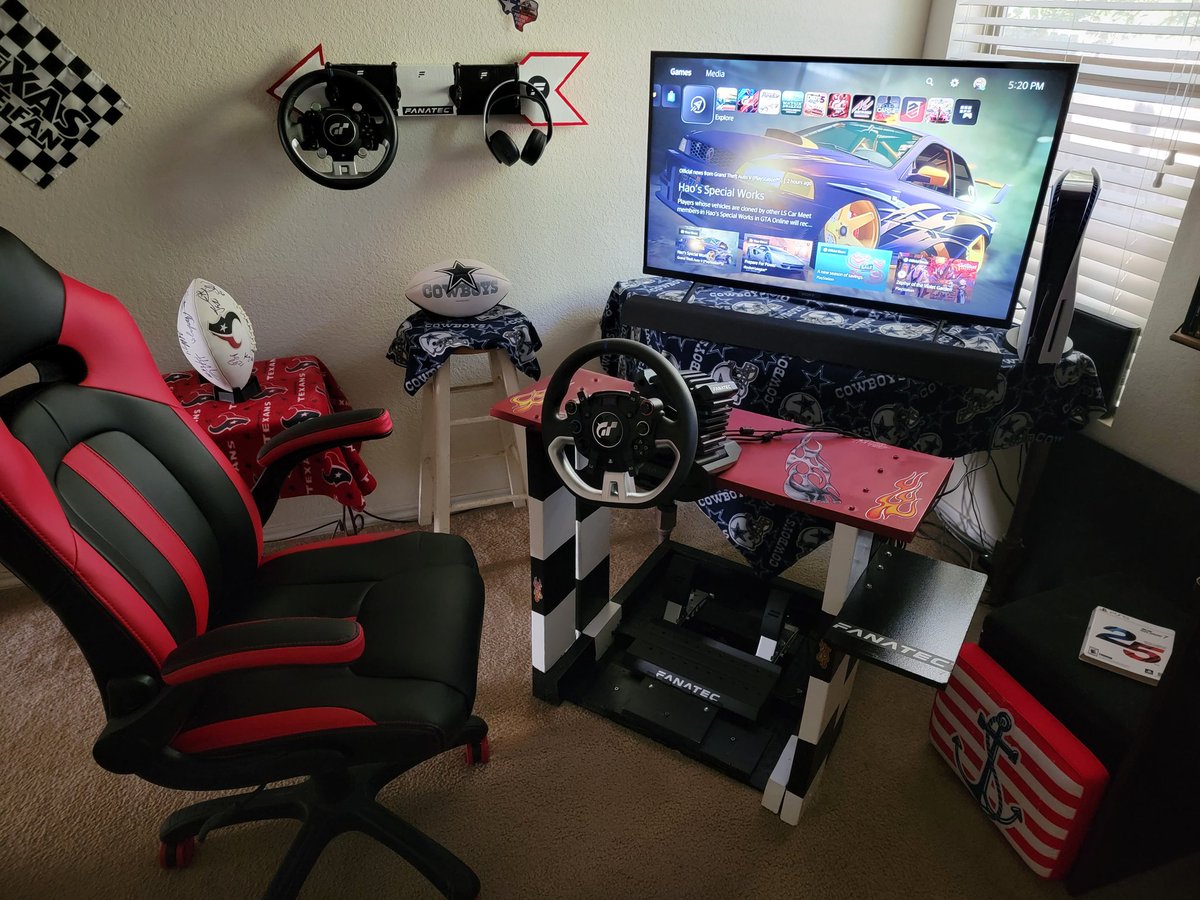kevo641's tweet photo. @GametechUK As promised, my home made wheel stand and the new DD Pro that just came in! https://t.co/YkbKNB2q1M